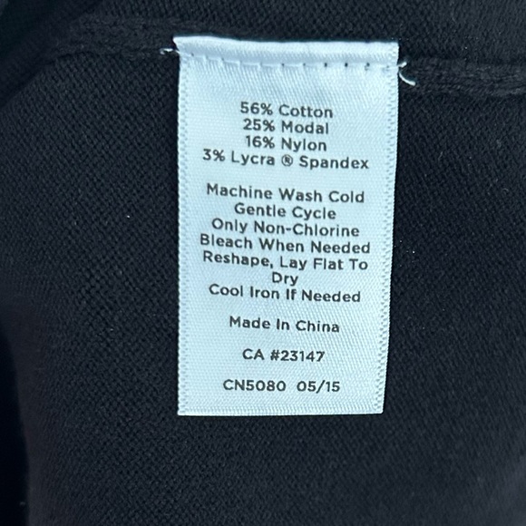 Talbots Women’s Black Sleeveless Sweater Size Medium - Picture 3 of 3